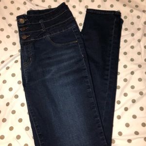 High waisted, 3 button jeans!